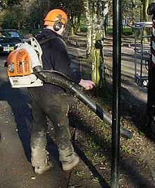 220px-Aa_backpackleafblower